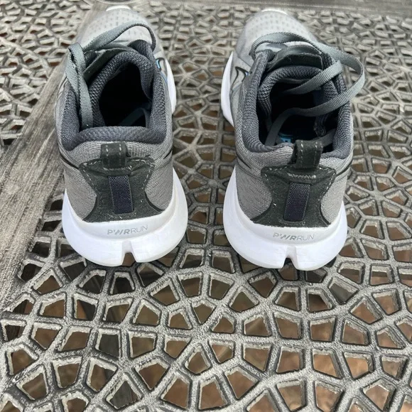 Saucony Gray and Blue Sneakers with Modern Design - Picture 3 of 6